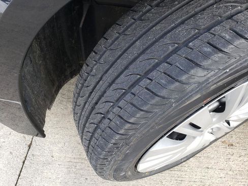 Used 2021 Toyota Corolla LE image 41