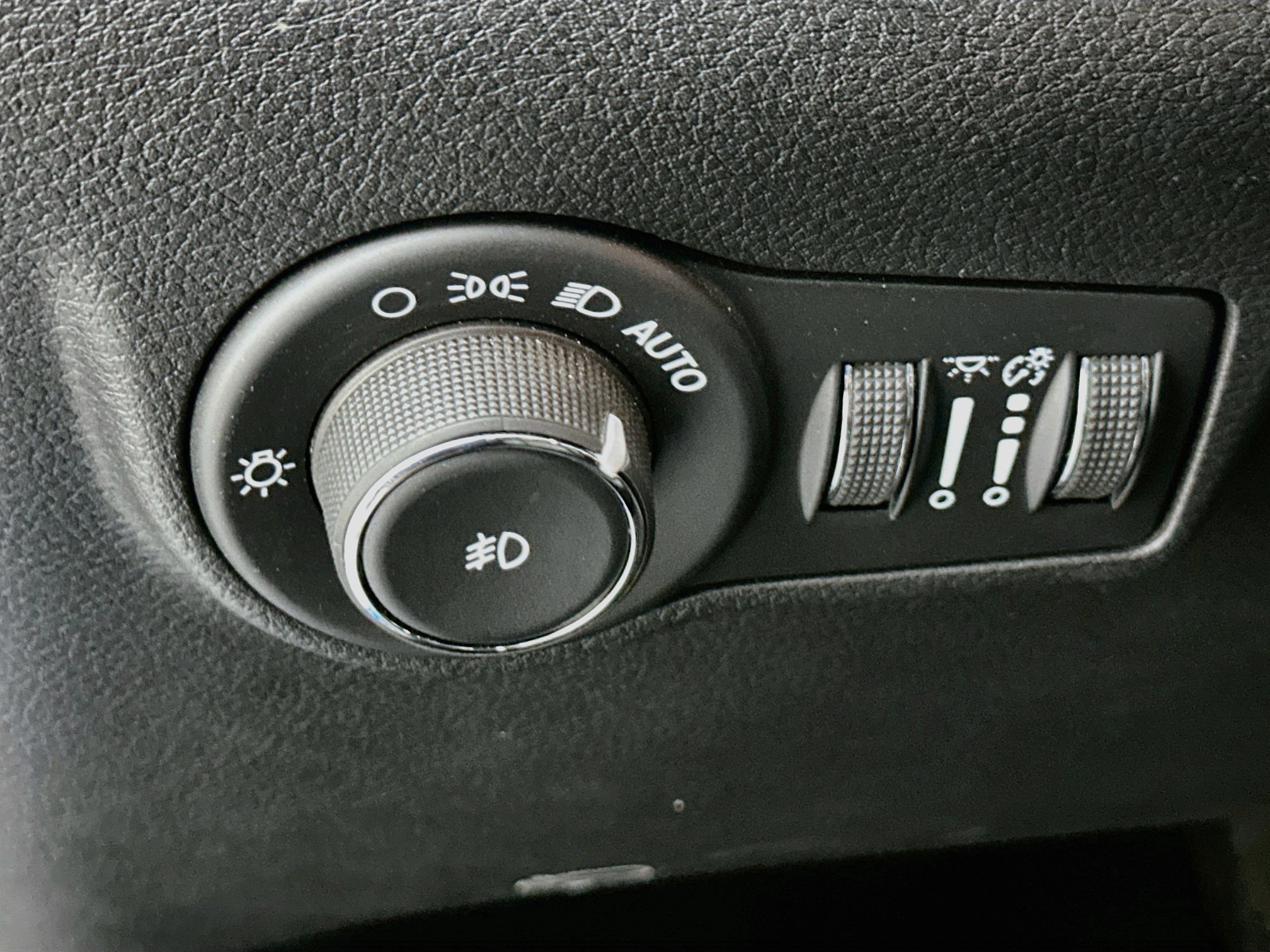 Used 2025 Jeep Compass Limited AWD/4WD image 17