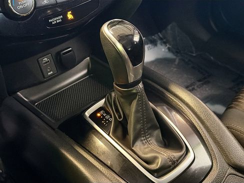 Used 2017 Nissan Rogue SV image 24