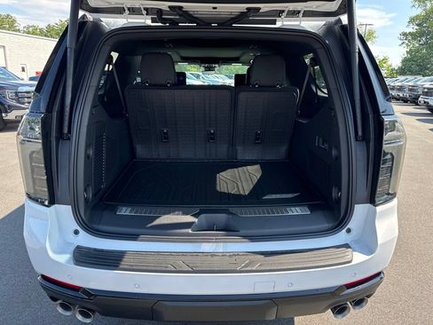 New 2026 Chevrolet Suburban Z71 w/ Z71 Off-Road Package AWD/4WD image 6
