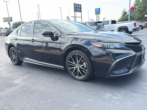 Used 2023 Toyota Camry SE FWD image 3