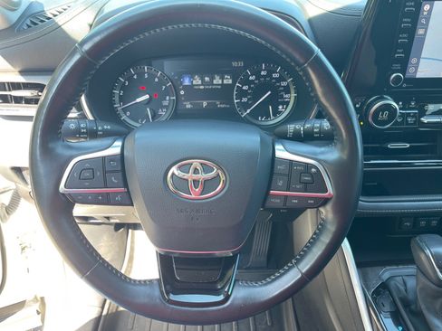 Used 2021 Toyota Highlander Limited FWD image 7