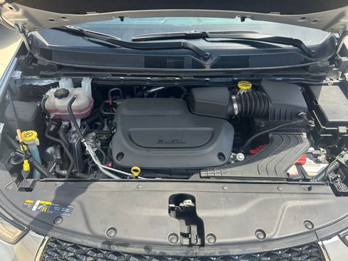 Used 2024 Chrysler Pacifica Touring-L FWD image 12