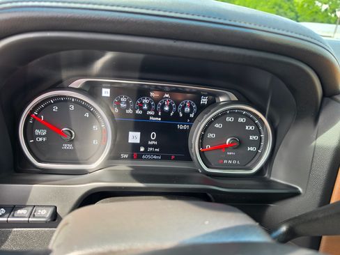 Used 2022 Chevrolet Silverado 1500 High Country w/ Technology Package AWD/4WD image 8