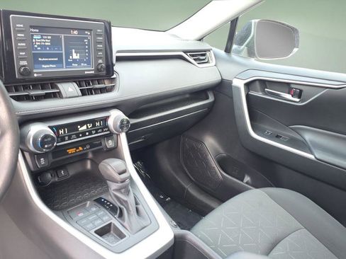 Used 2022 Toyota RAV4 XLE image 21