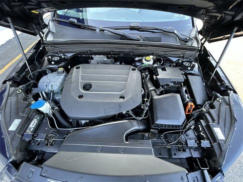 Certified 2023 Volvo XC40 B5 Plus w/ Driver Assist Package image 14