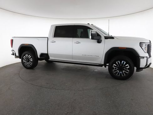 Certified 2025 GMC Sierra 2500 Denali Ultimate w/ Max Trailering Package AWD/4WD image 15