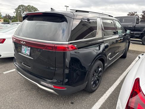 Used 2024 Kia Carnival SX FWD image 3