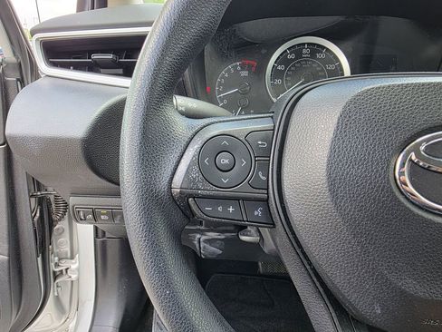 Used 2022 Toyota Corolla LE FWD image 23