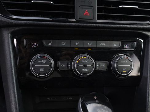 Used 2024 Volkswagen Taos SE image 9