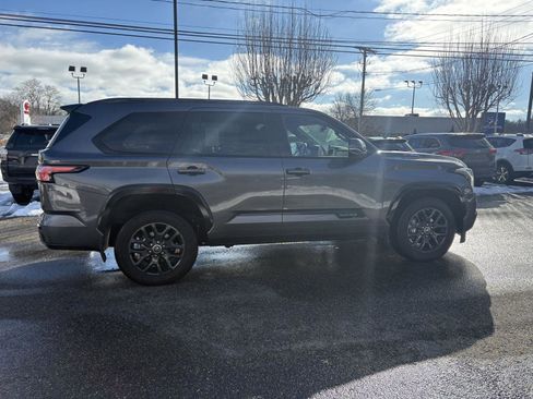 Used 2023 Toyota Sequoia Platinum image 8