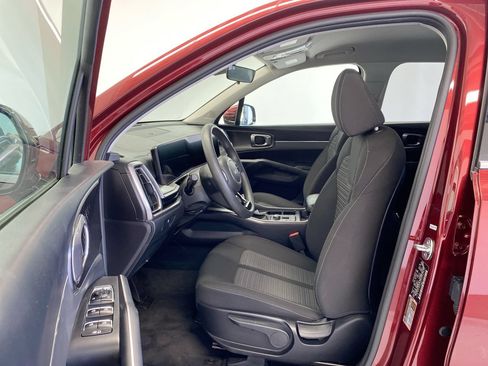 Used 2025 Kia Sorento LX FWD image 16