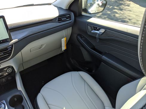 New 2026 Ford Escape SE w/ PHEV Premium Package image 16