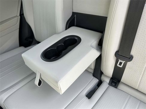 Certified 2022 Volkswagen Tiguan SE image 24