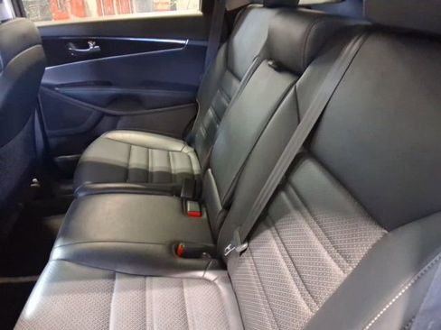 Used 2017 Kia Sorento LX w/ LX Convenience Package image 12