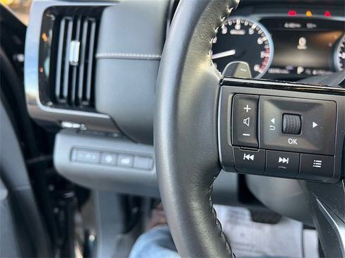 Used 2022 Nissan Pathfinder SV w/ SV Premium Package image 24