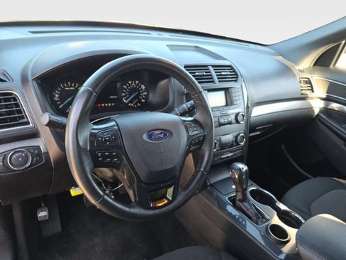 Used 2018 Ford Explorer XLT FWD image 7