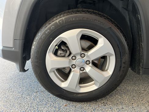 Used 2019 Jeep Compass Latitude FWD image 30