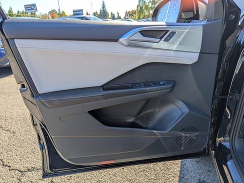 Used 2025 Volkswagen Taos SE w/ Panoramic Sunroof Package image 10