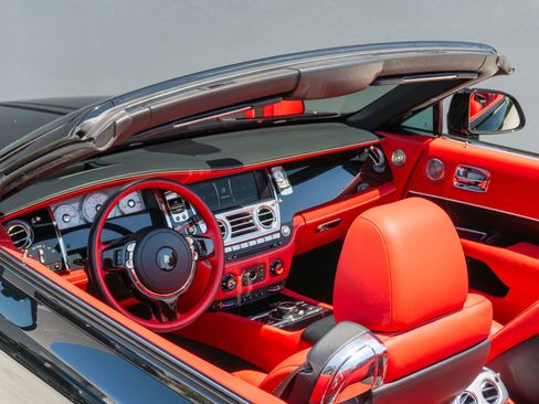 Used 2019 Rolls-Royce Dawn RWD image 86