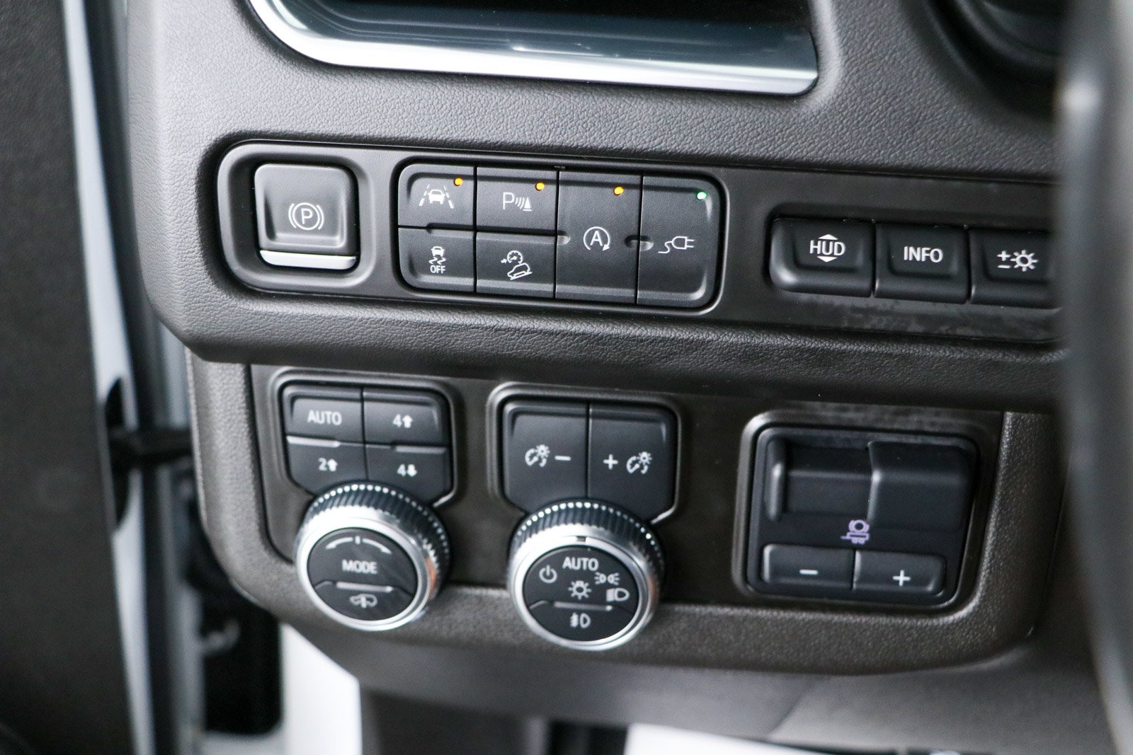 Used 2021 GMC Yukon AT4 w/ AT4 Premium Plus Package AWD/4WD image 24