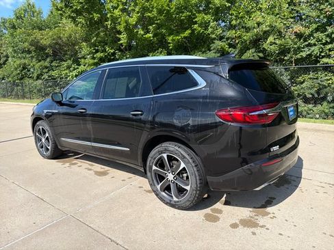 Used 2021 Buick Enclave Essence w/ Sport Touring Edition FWD image 3