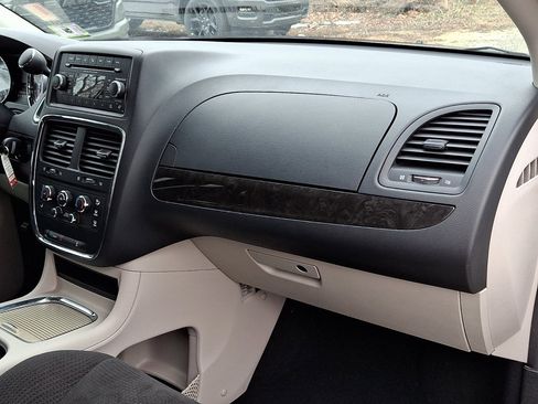 Used 2013 Dodge Grand Caravan SXT w/ UConnect Hands-Free Group image 7
