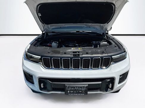 Used 2023 Jeep Grand Cherokee Overland w/ Luxury Tech Group IV AWD/4WD image 33