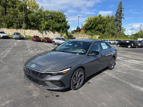 New 2025 Hyundai Elantra Sport image 3
