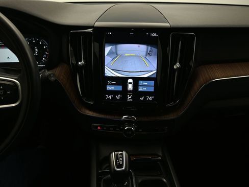 Used 2021 Volvo XC60 T5 Momentum w/ Protection Package Premier FWD image 21