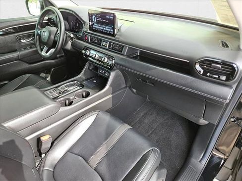 Used 2025 Honda Pilot EX-L image 18