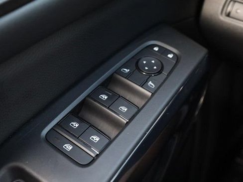 Certified 2025 Nissan Pathfinder SV AWD/4WD image 19