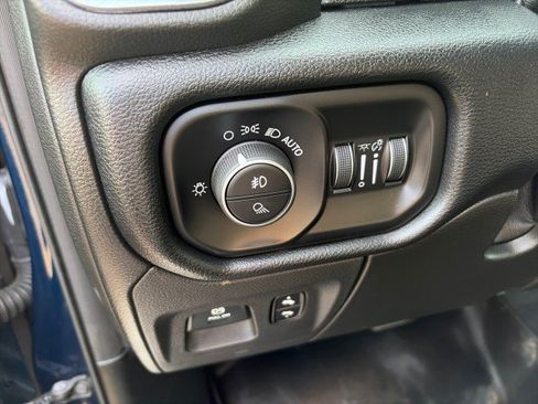Used 2019 RAM 1500 Laramie AWD/4WD image 14