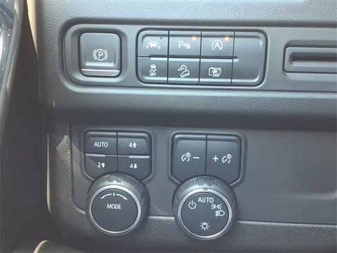 Used 2023 Chevrolet Suburban Z71 w/ Luxury Package image 33