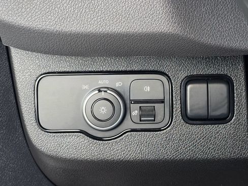 Used 2025 Mercedes-Benz Sprinter 2500 image 13