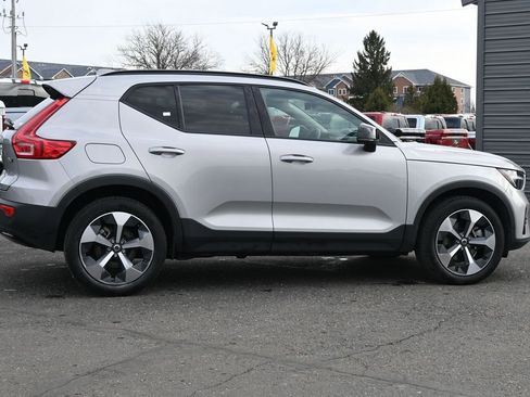 Used 2024 Volvo XC40 B5 Core image 11