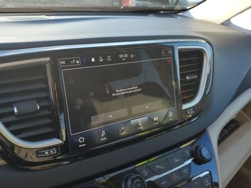 Certified 2024 Chrysler Pacifica Touring-L image 15