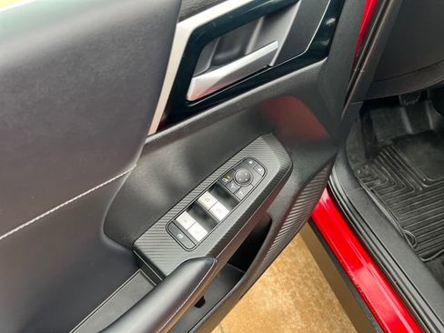 Used 2023 Mitsubishi Outlander SE image 11