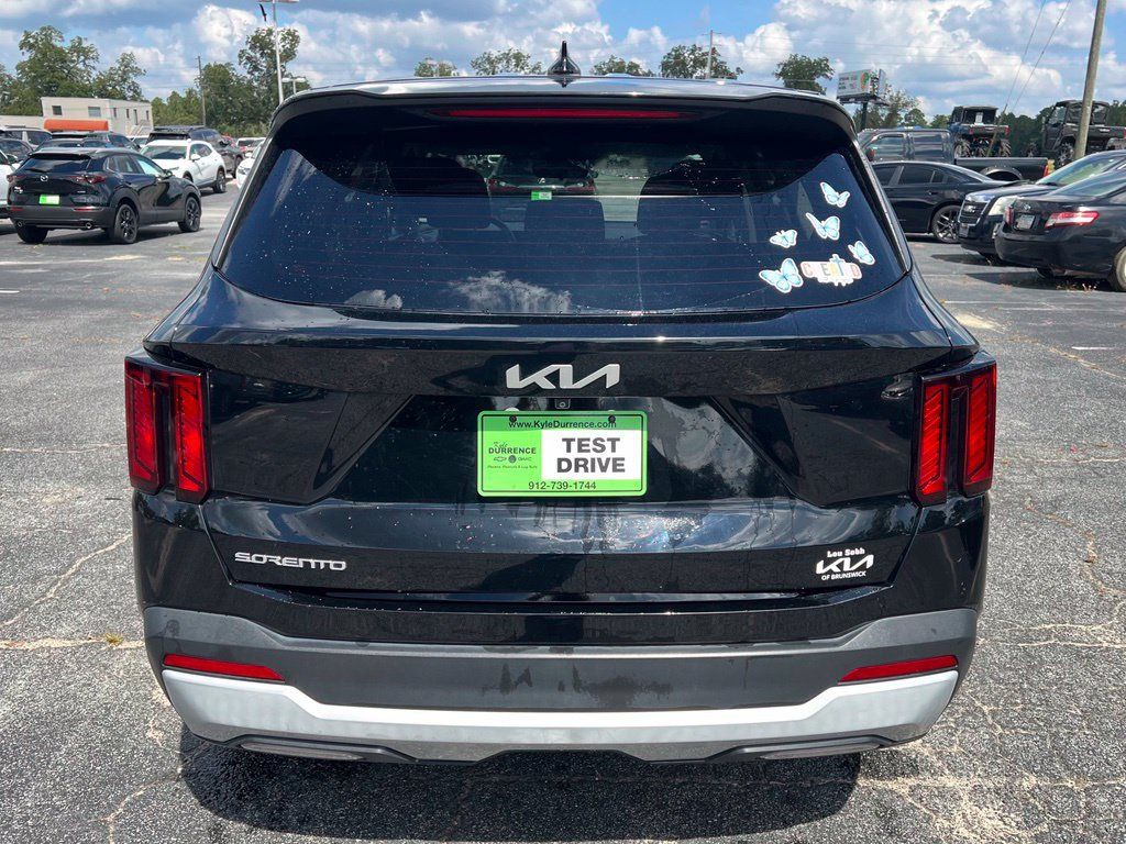 Used 2025 Kia Sorento LX FWD image 5