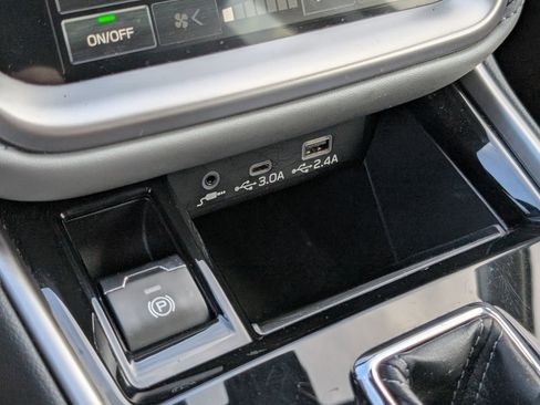 Used 2023 Subaru Outback Limited AWD/4WD image 17