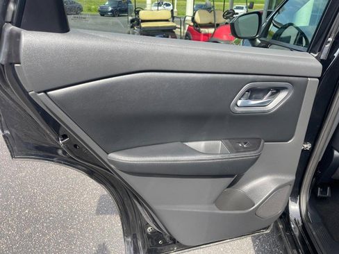Used 2025 Nissan Rogue SV AWD/4WD image 18