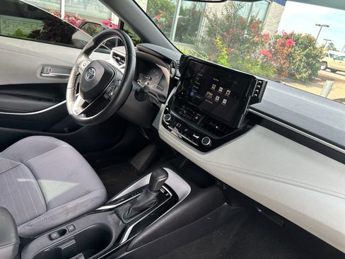 Used 2025 Toyota Corolla SE FWD image 11