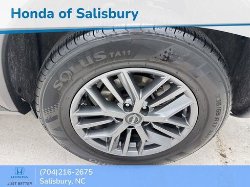 Used 2024 Nissan Rogue S image 6