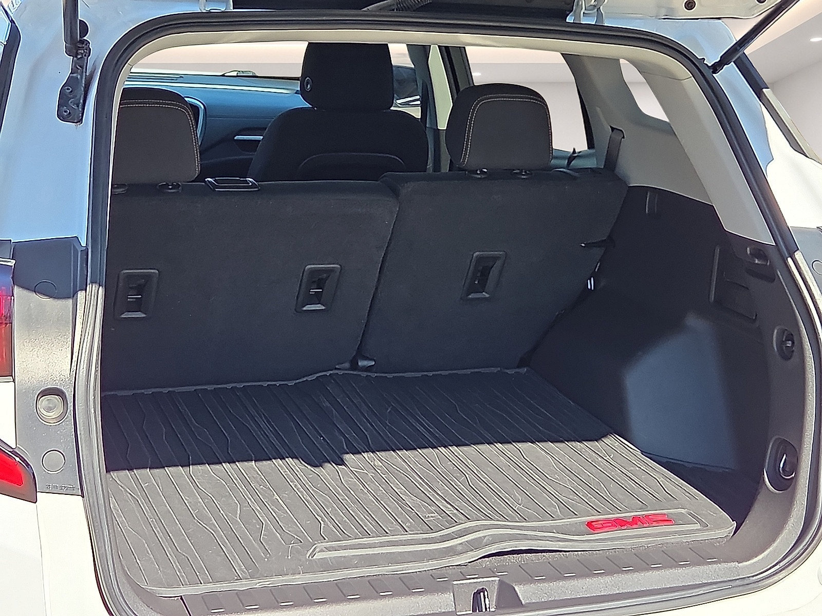 Used 2021 GMC Terrain SLE w/ Driver Convenience Package AWD/4WD image 8