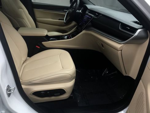 Used 2025 Jeep Grand Cherokee L Limited w/ Trailer Tow Package AWD/4WD image 17