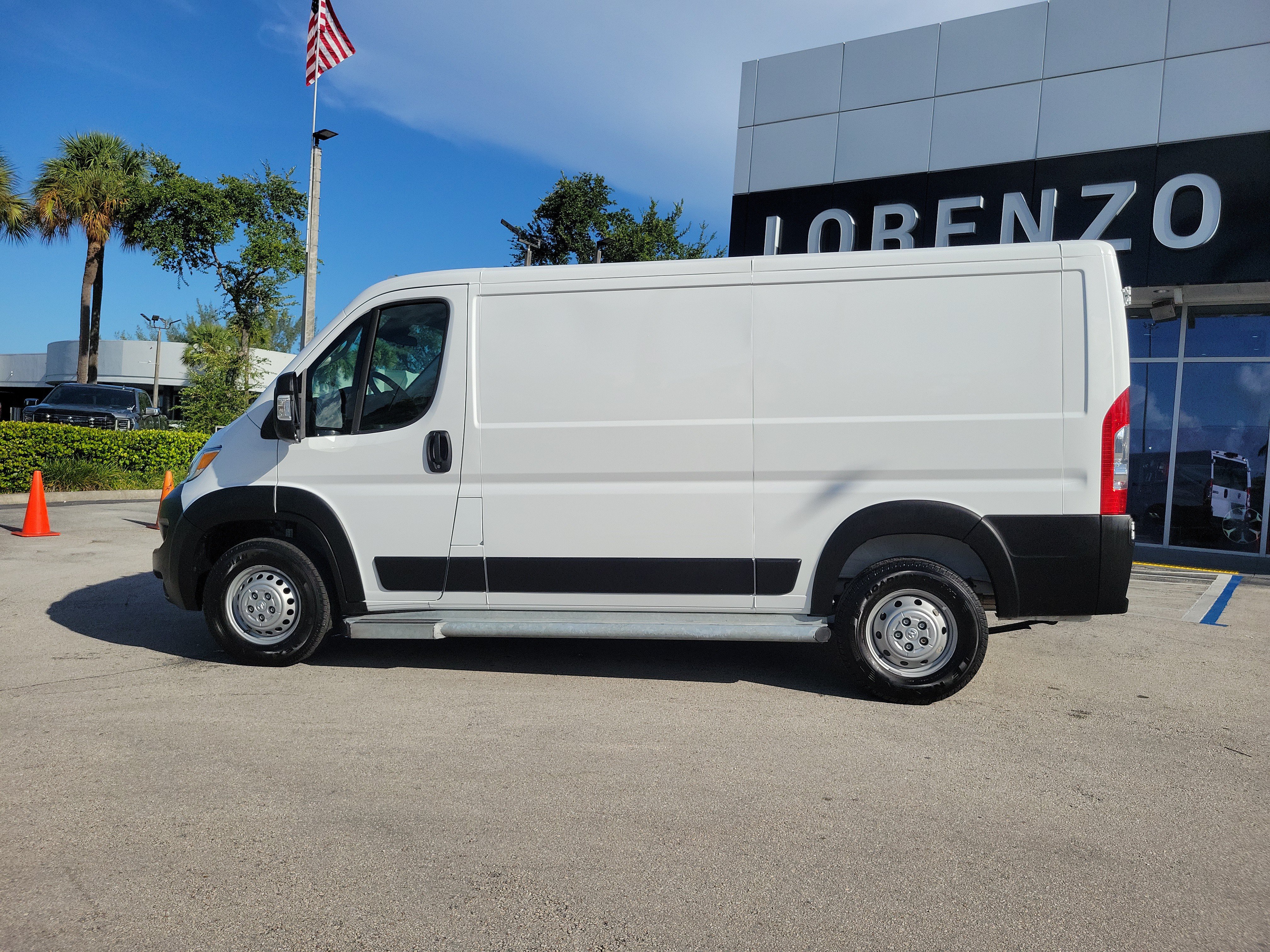 Used 2025 RAM ProMaster 2500 w/ U-Haul Equipment Group FWD image 8