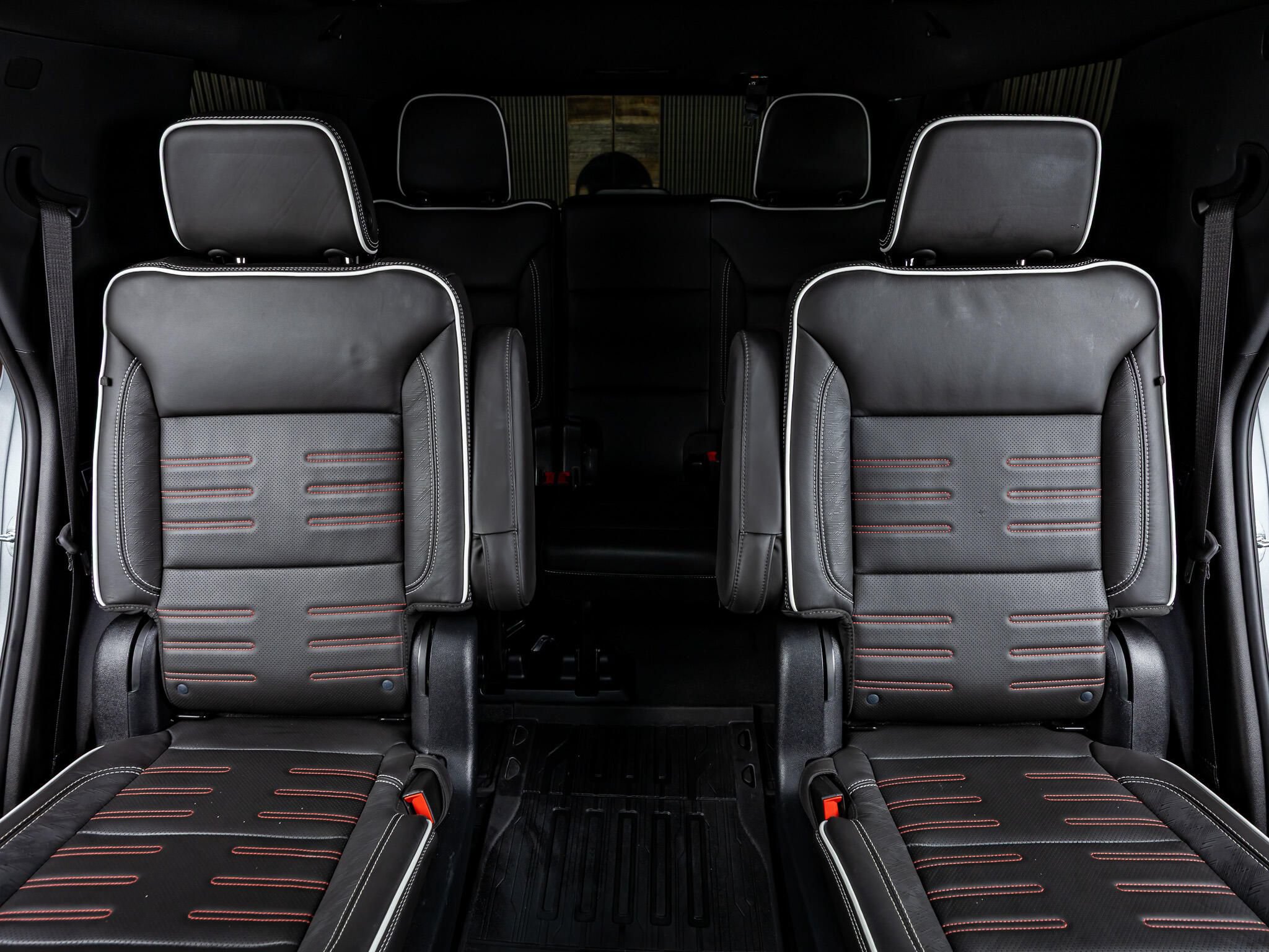 Used 2025 GMC Yukon AT4 Ultimate AWD/4WD image 35