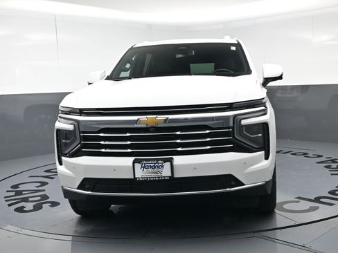 Used 2025 Chevrolet Suburban LT w/ Comfort Package AWD/4WD image 5