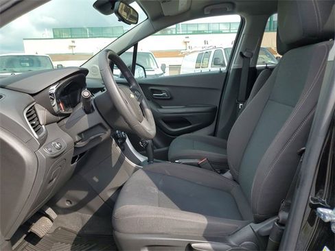 Certified 2022 Chevrolet Trax LS w/ Tint and Cruise Package image 18