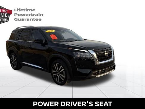 Certified 2025 Nissan Pathfinder Platinum AWD/4WD image 12
